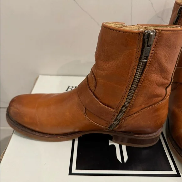 Frye Veronica 6” Shortie brown leather moto boot. Great condition. - Picture 3 of 10